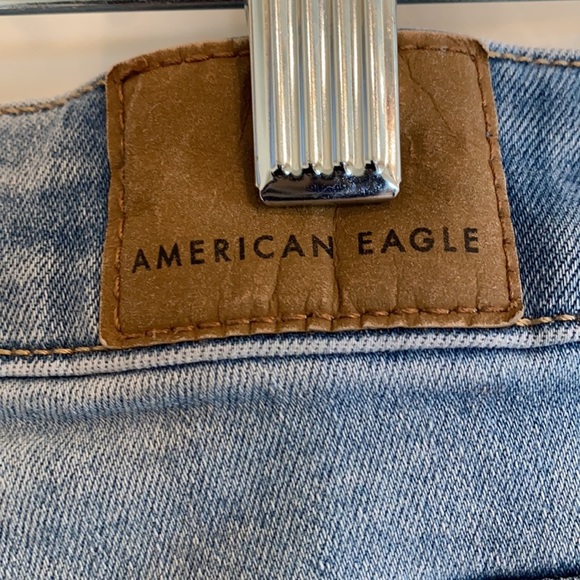 AMERICAN Eagle Sz 6 X-Long Light Denim Blue Jean Distressed Next Level Stretch - Picture 12 of 14